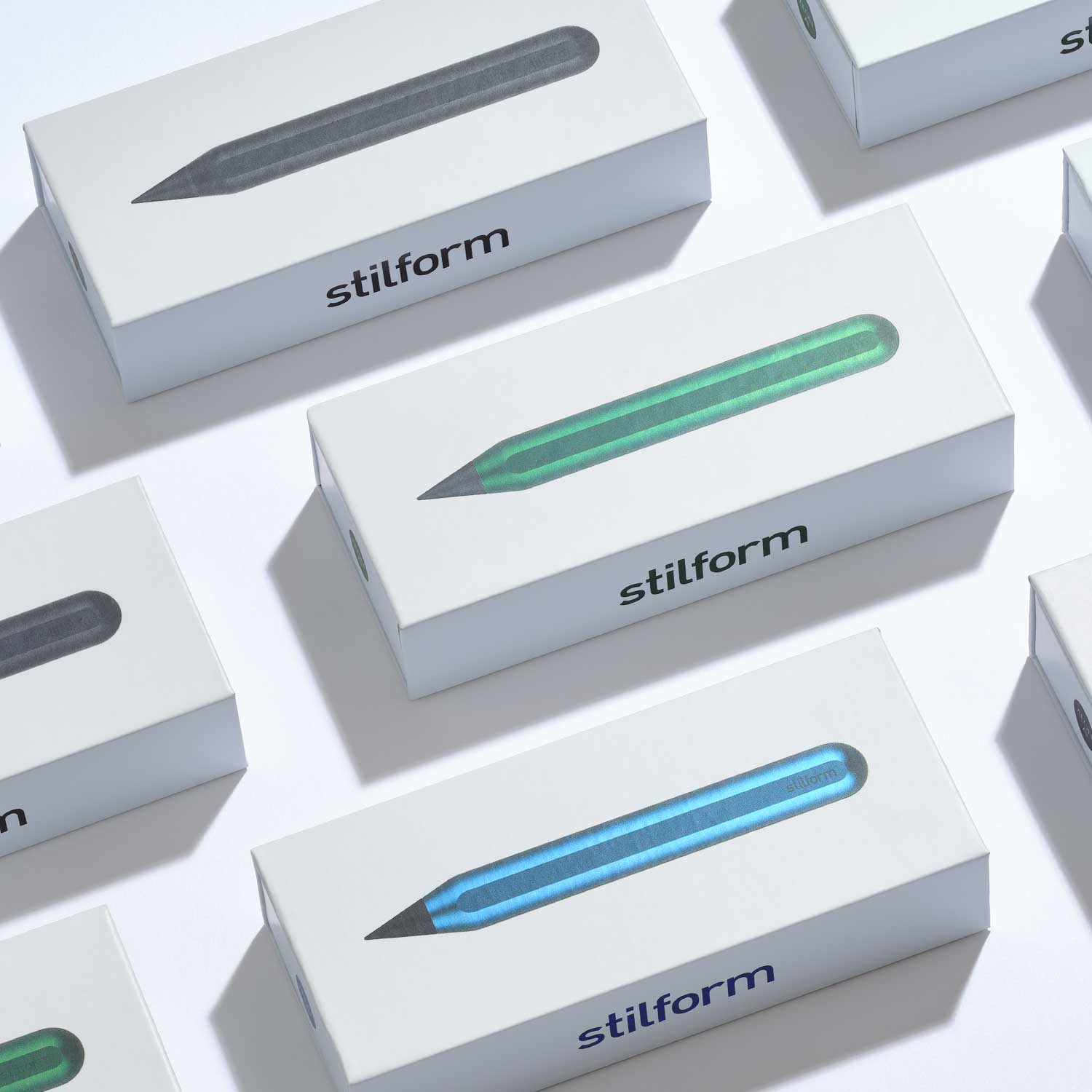 Verpackungen des AEON Aluminium-Bleistifts Nano mit stilform-Logo und farbiger Produktabbildung auf weißer Schachtel