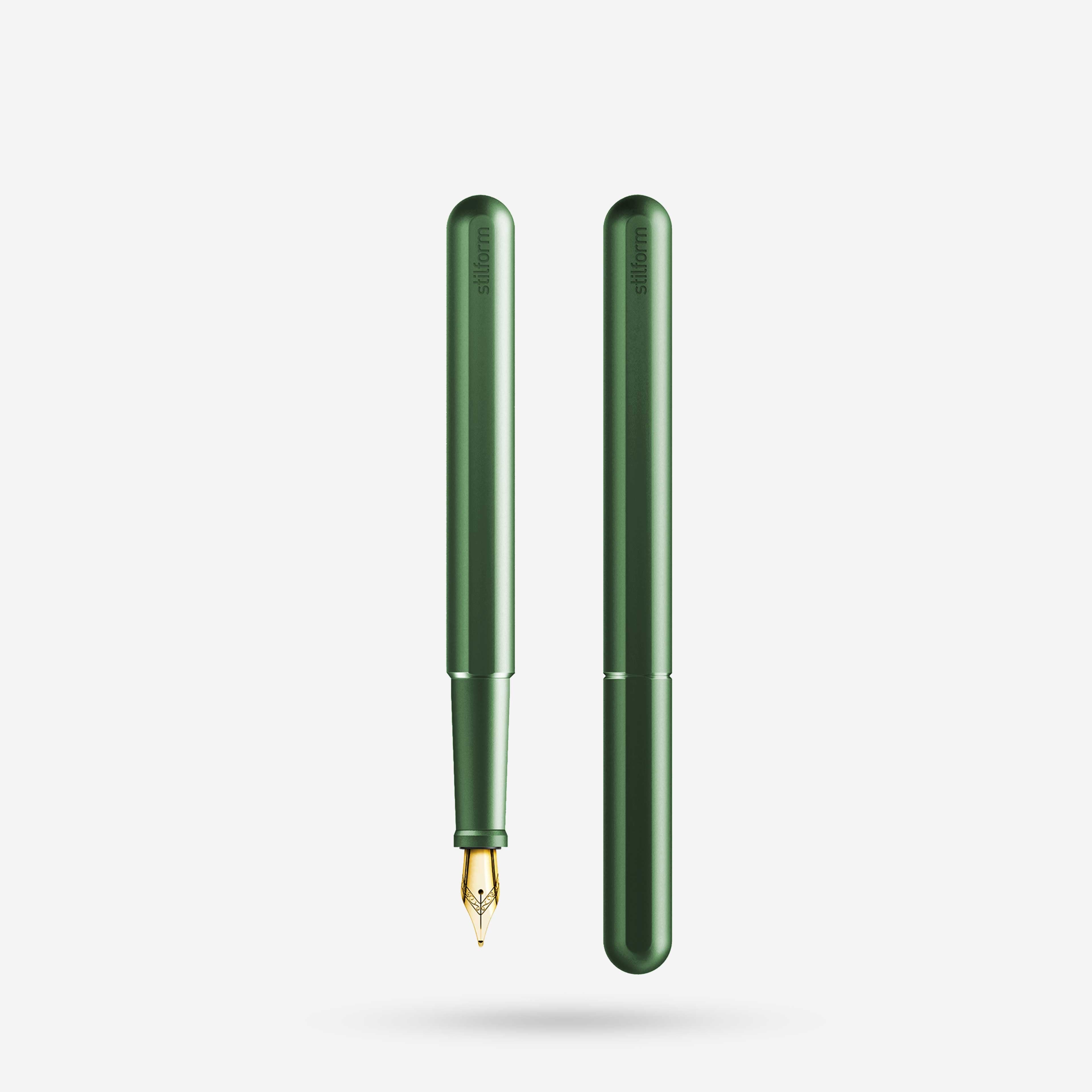 Aluminium Füllfederhalter in Aurora Green mit 14 Karat Goldfeder, Vorder- und Rückansicht