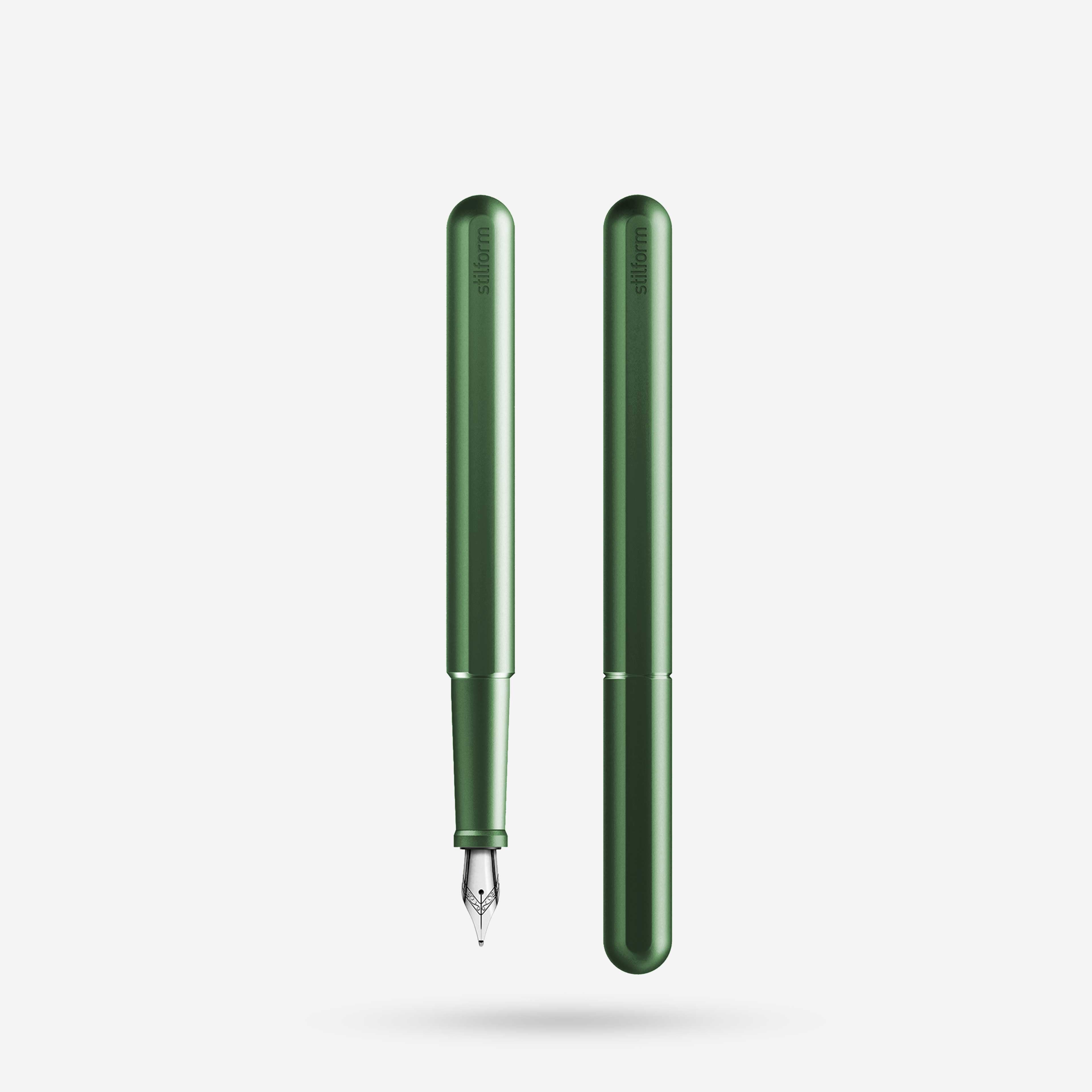 Aluminium Füllfederhalter in Aurora Green mit polierter Stahlfeder, Vorder- und Rückansicht