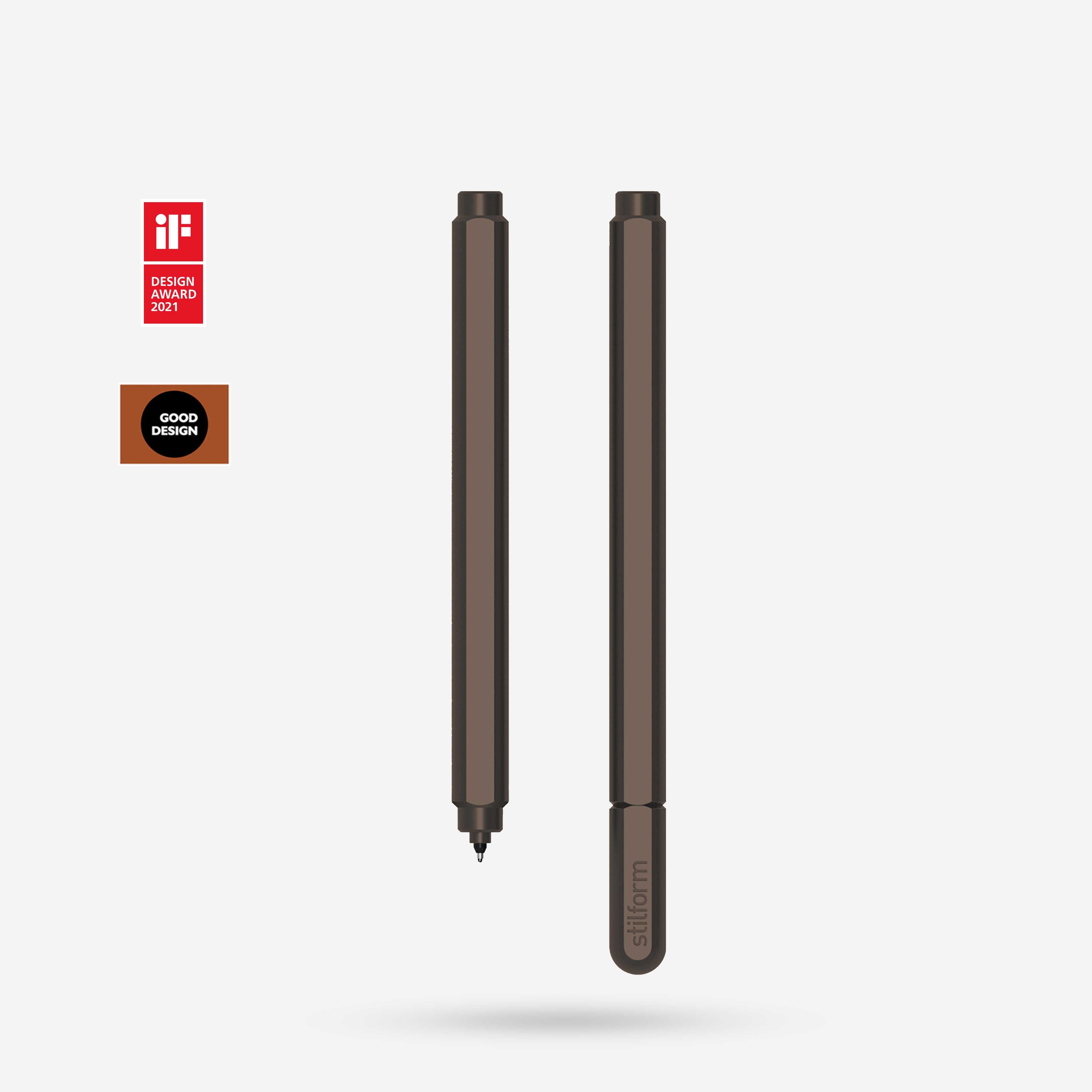 Aluminium Gelschreiber ARC in 
Walnut Brown, Vorder- und Rückansicht, daneben Design-Auszeichnungen