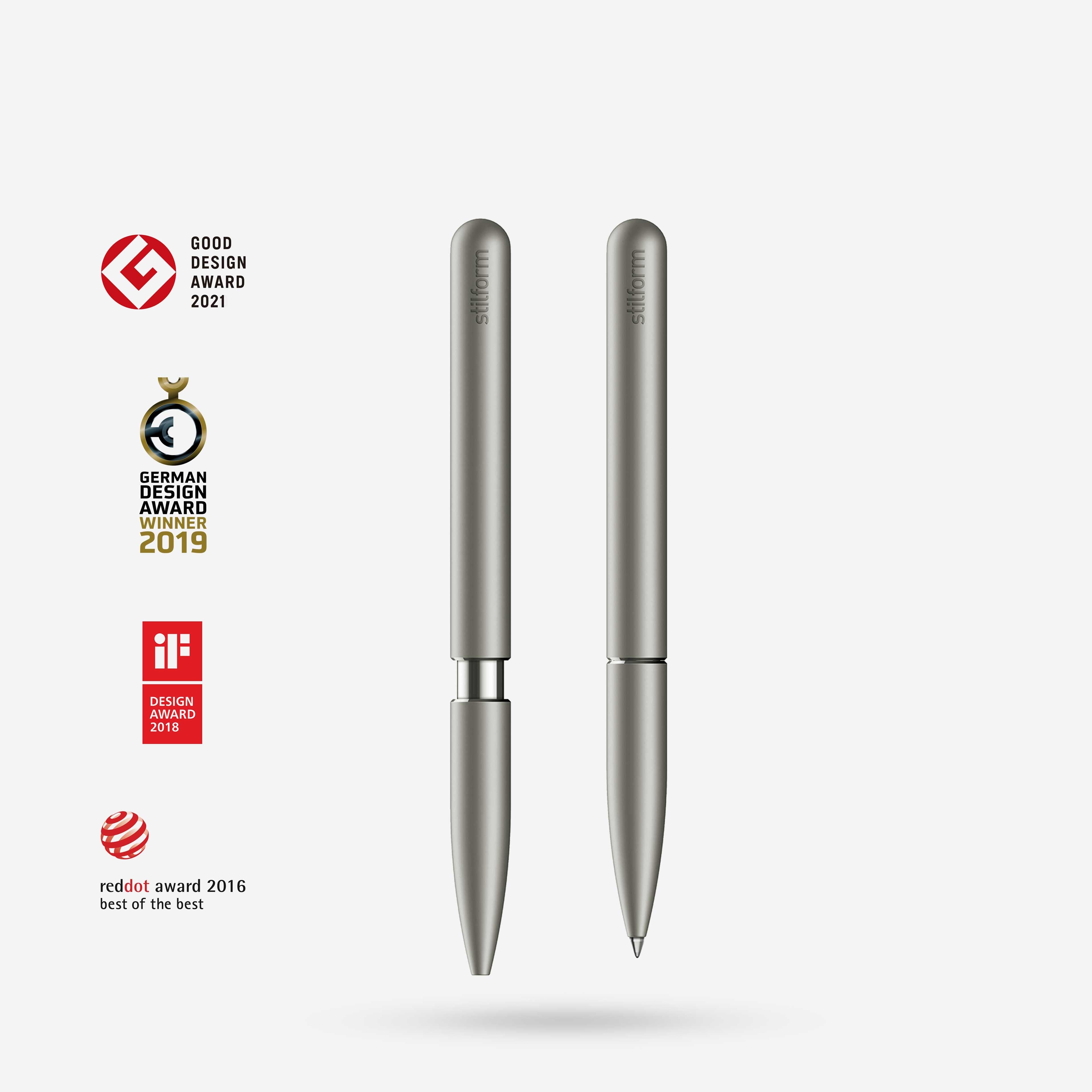 Titan Kugelschreiber Pen in matt, Vorder- und Rückansicht, daneben Design-Auszeichnungen