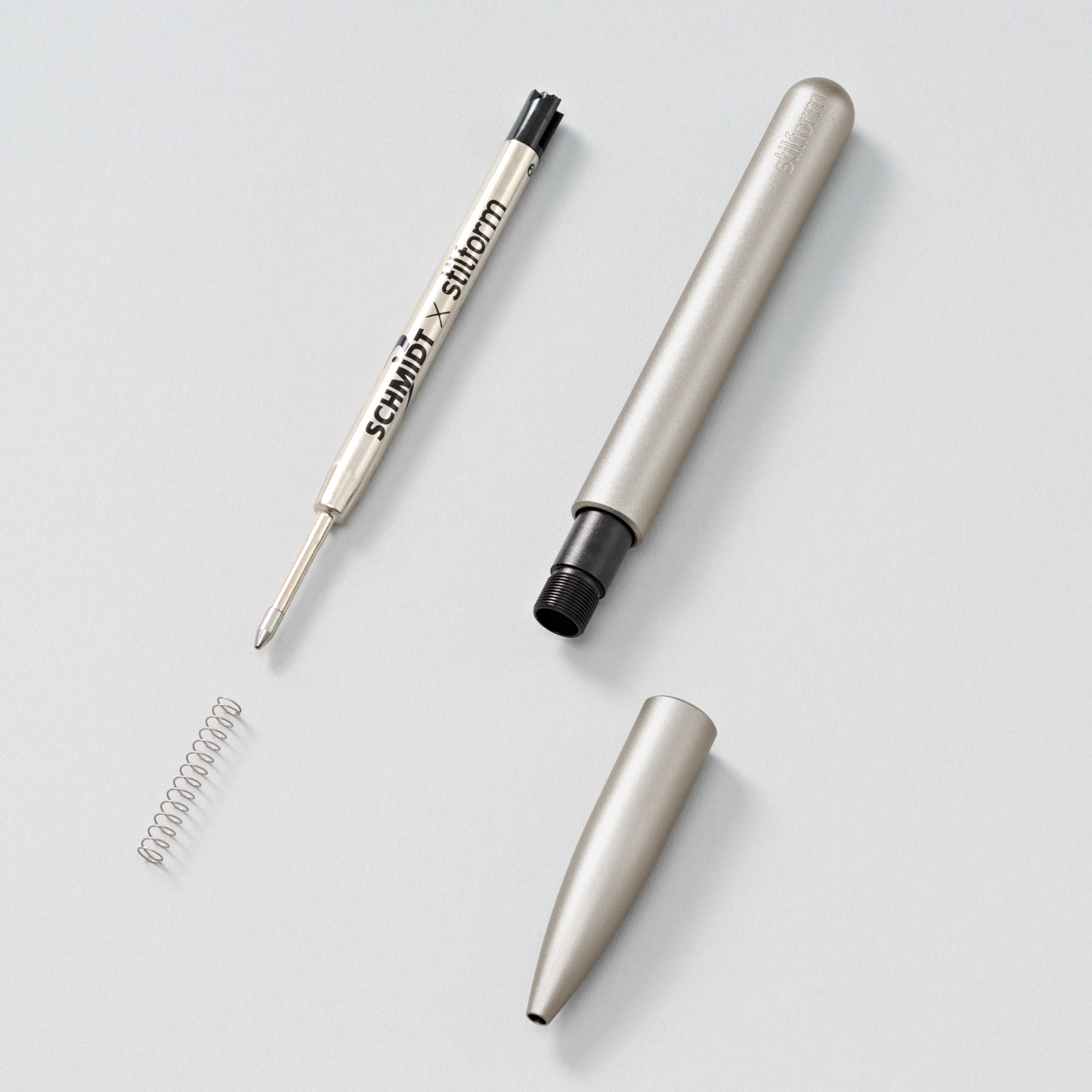Titan Kugelschreiber Pen zerlegt mit Ersatzmine und Feder