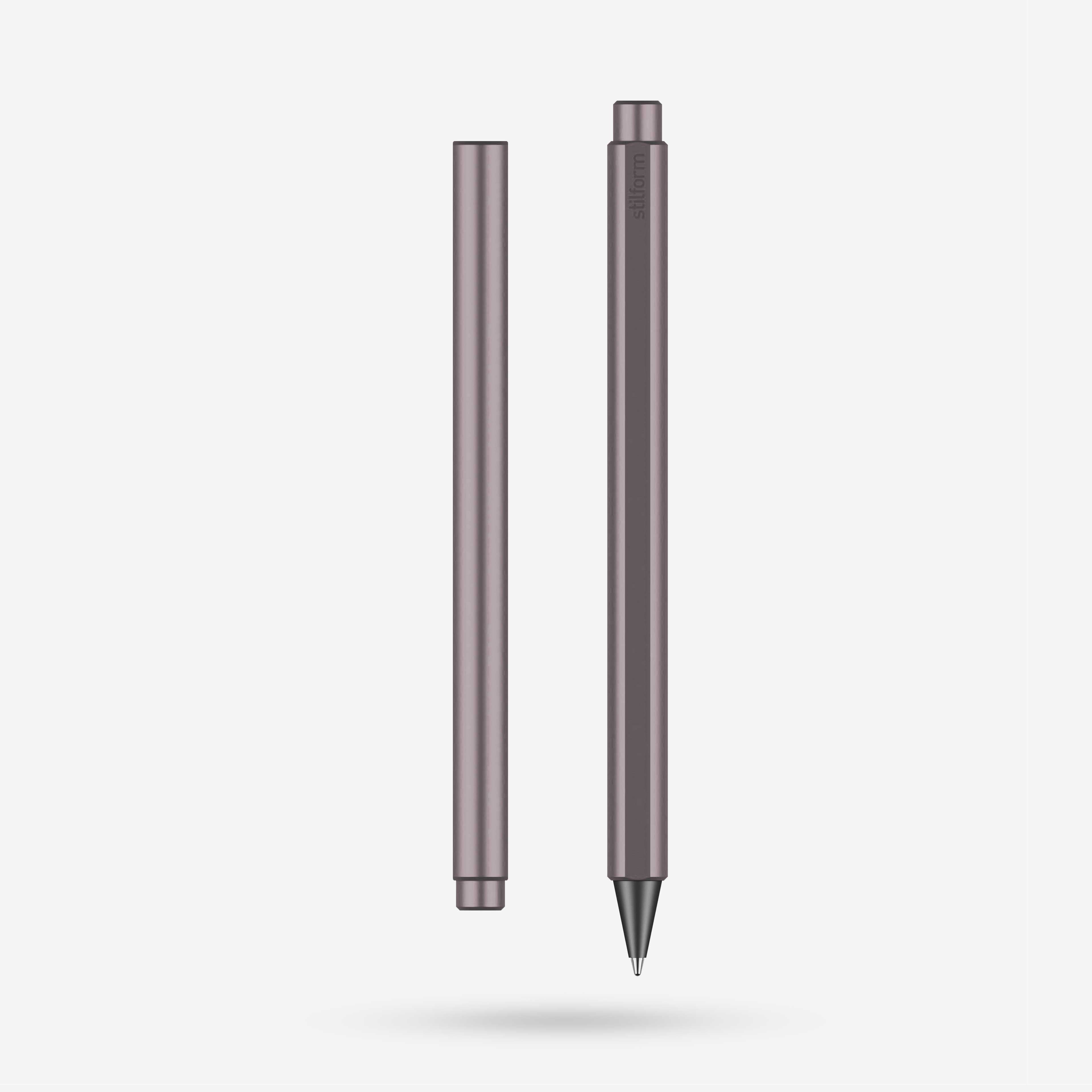 Tintenroller Aluminium Flow in Velvet Berry, Vorder- und Rückansicht freigestellt
