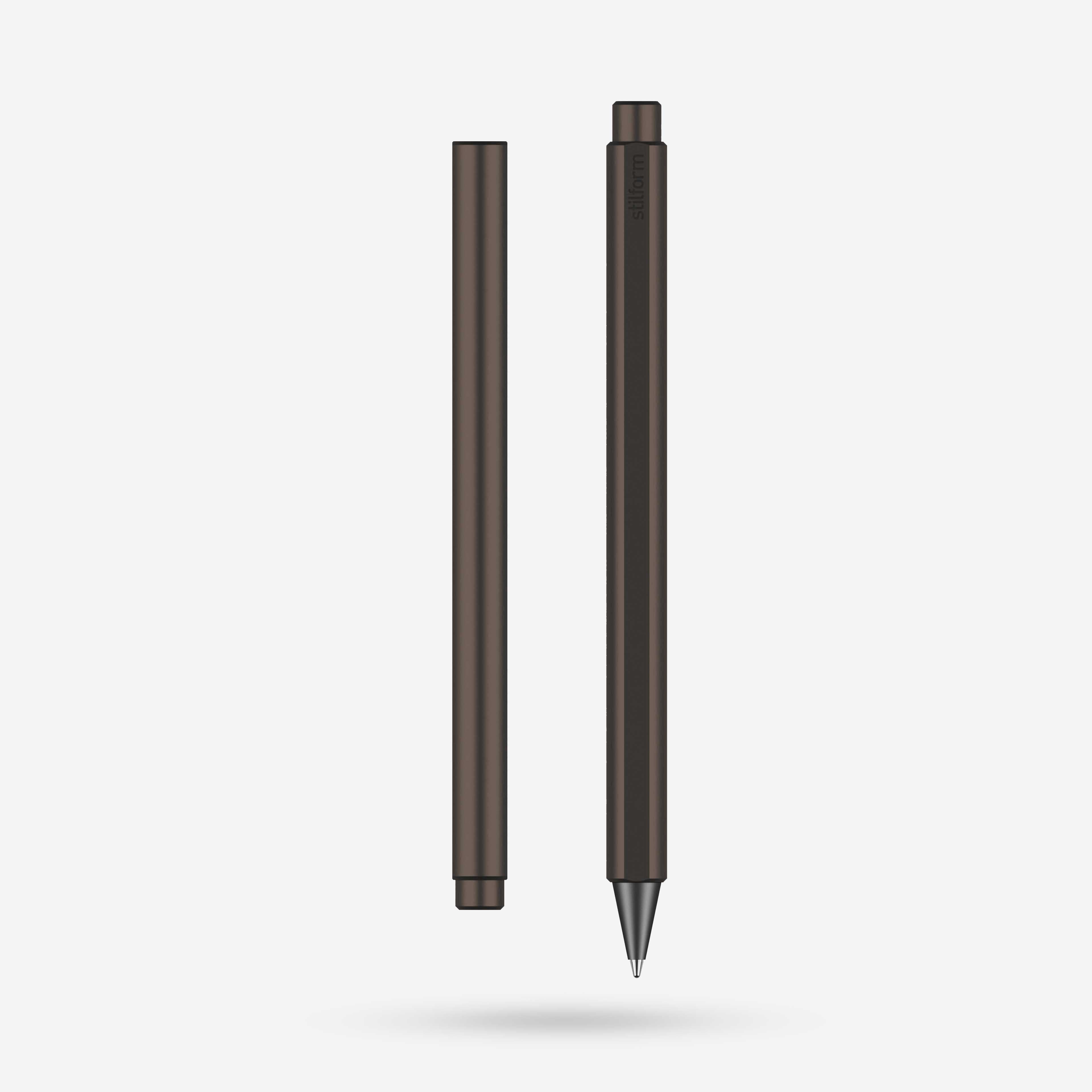 Tintenroller Aluminium Flow in Walnut Brown, Vorder- und Rückansicht freigestellt